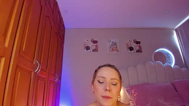 martinaaricci online show from January 10, 2:19 pm