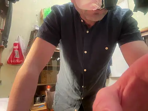 Snapshot of Ariel_Ari chatting on February 25, 1:30 am Ariel Ari online show from February 25, 1:30 am