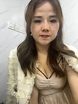 Efangfang online show from February 28, 1:03 pm