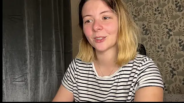 Snapshot of Nina_blain chatting on January 6, 10:46 am Nina blain online show from January 6, 10:46 am