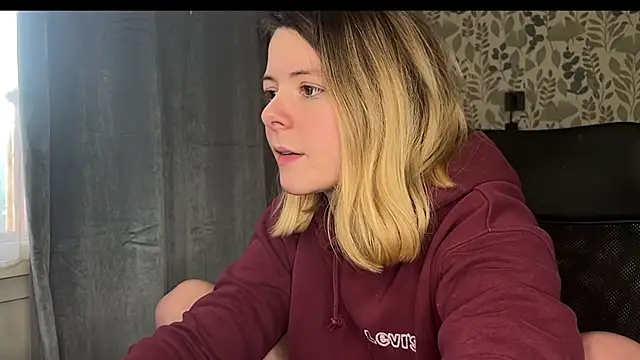 Snapshot of Nina_blain chatting on February 3, 12:14 pm Nina blain online show from February 3, 12:14 pm