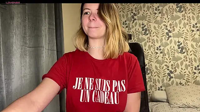 Snapshot of Nina_blain chatting on March 6, 8:41 am Nina blain online show from March 6, 8:41 am