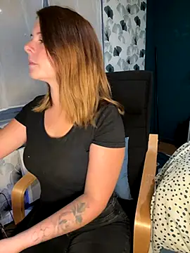 Snapshot of Nina_blain chatting on September 11, 7:08 am Nina blain online show from September 11, 7:08 am