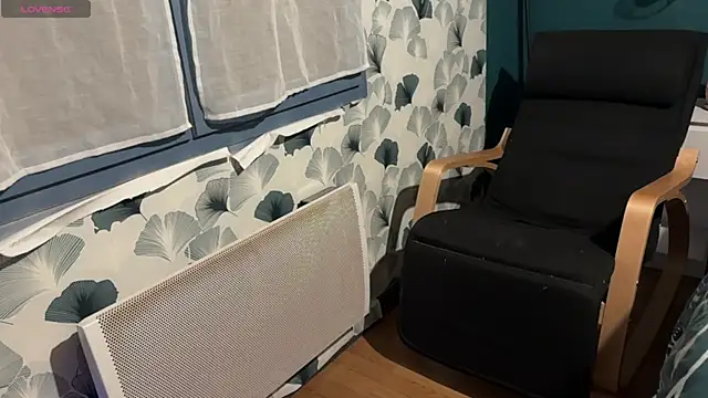 Snapshot of Nina_blain chatting on September 16, 7:09 am Nina blain online show from September 16, 7:09 am