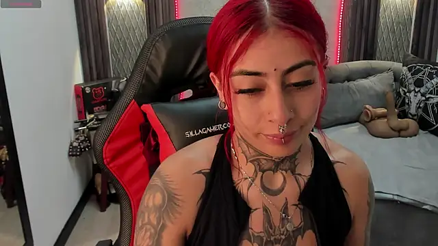 Snapshot of selene_red_ chatting on February 3, 3:59 pm selene red online show from February 3, 3:59 pm