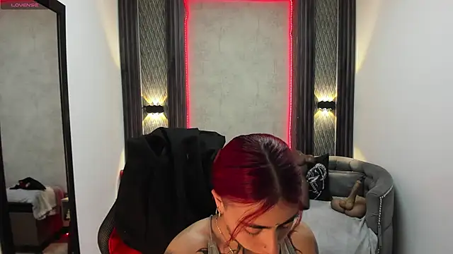 Snapshot of selene_red_ chatting on March 6, 4:07 pm selene red online show from March 6, 4:07 pm
