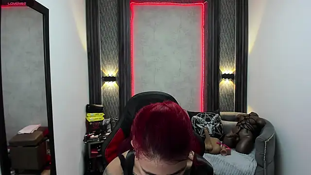 Snapshot of selene_red_ chatting on March 18, 1:42 pm selene red online show from March 18, 1:42 pm