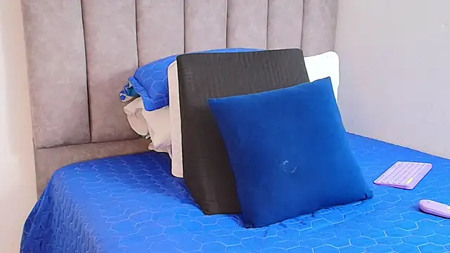 karina lewis  online show from January 21, 6:22 am