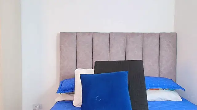 karina lewis  online show from January 24, 3:22 am