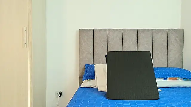 karina lewis  online show from March 22, 3:30 am