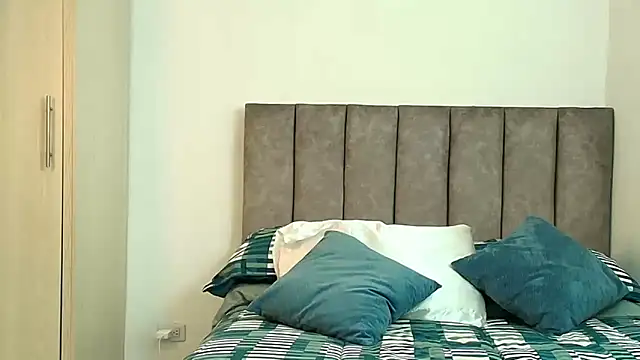 karina lewis  online show from March 4, 4:18 am