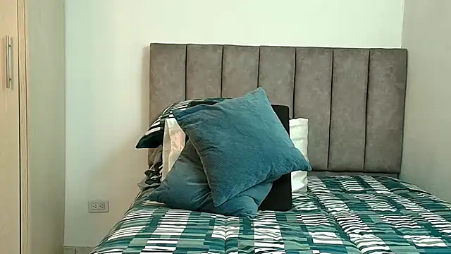 karina lewis  online show from March 6, 3:47 am