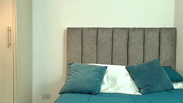 karina lewis  online show from April 7, 5:41 am