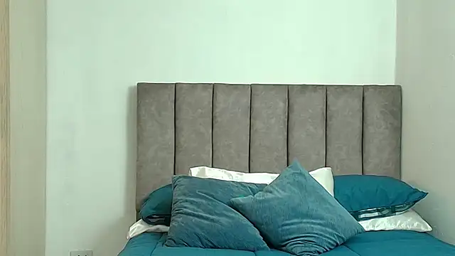 karina lewis  online show from June 11, 5:38 am
