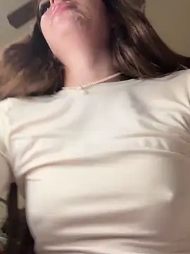 18petitewhitegirl online show from December 20, 9:28 pm