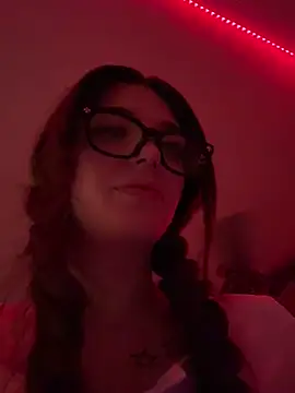 18petitewhitegirl online show from January 17, 2:50 am