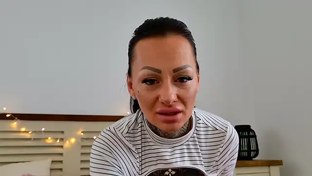 Mia-Roux online show from January 17, 8:41 am