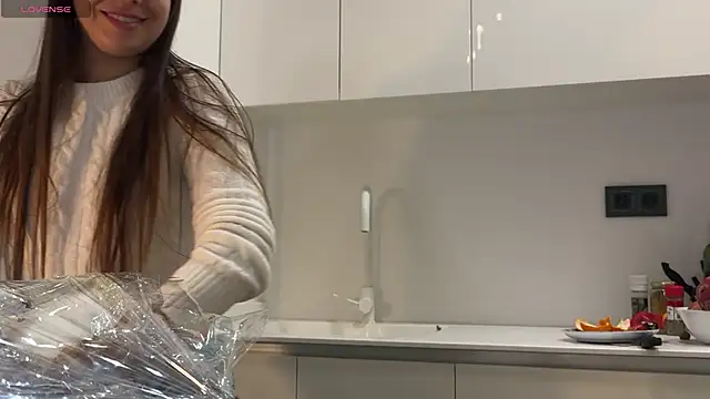 Snapshot of Mika_Miller chatting on December 21, 3:47 am Mika Miller online show from December 21, 3:47 am