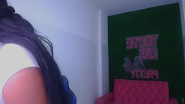 Snapshot of brenda_a_ chatting on December 12, 11:07 am brenda a online show from December 12, 11:07 am