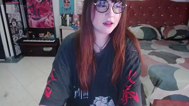 Snapshot of Avril2001 chatting on October 8, 1:47 am Avril2001 online show from October 8, 1:47 am
