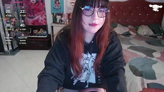 Snapshot of Avril2001 chatting on October 16, 1:06 am Avril2001 online show from October 16, 1:06 am