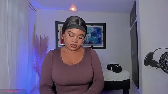Snapshot of Scarlett_811 chatting on April 14, 9:10 pm Scarlett 811 online show from April 14, 9:10 pm