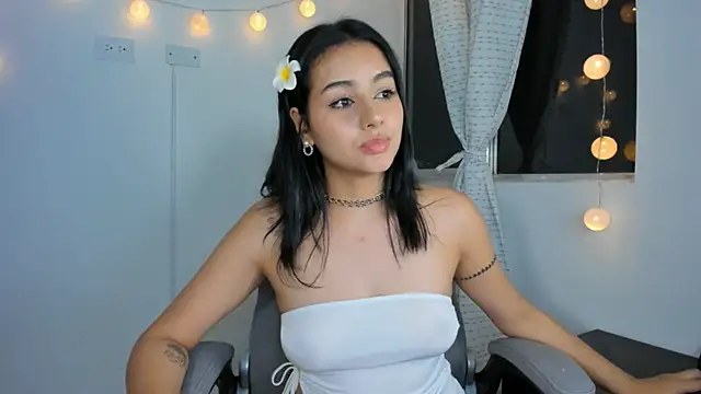 Snapshot of julia_strauns chatting on December 3, 9:00 am julia strauns online show from December 3, 9:00 am