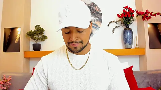 MikeEstevess online show from December 5, 10:56 pm