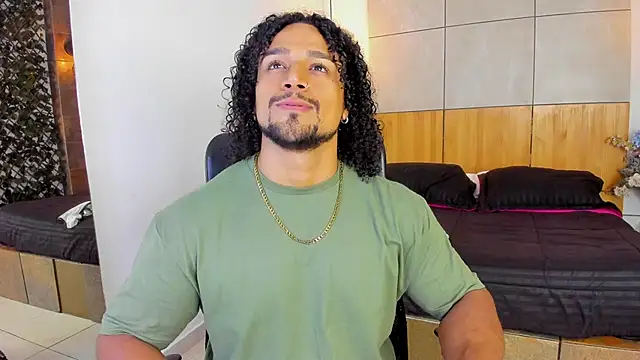 MikeEstevess online show from March 3, 11:35 pm