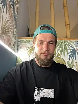 Snapshot of jimmyy_ chatting on May 19, 7:47 am jimmyy online show from May 19, 7:47 am