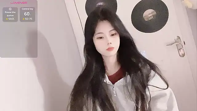 Qedgjwyz1 online show from February 6, 2:15 pm