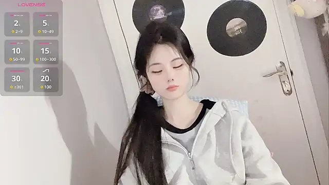 Qedgjwyz1 online show from February 12, 3:51 am