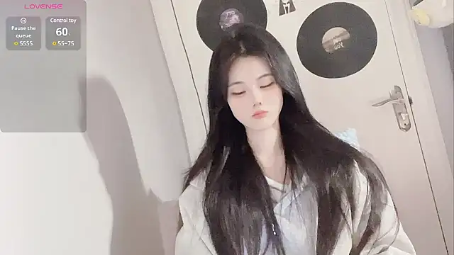 Qedgjwyz1 online show from February 18, 12:49 pm