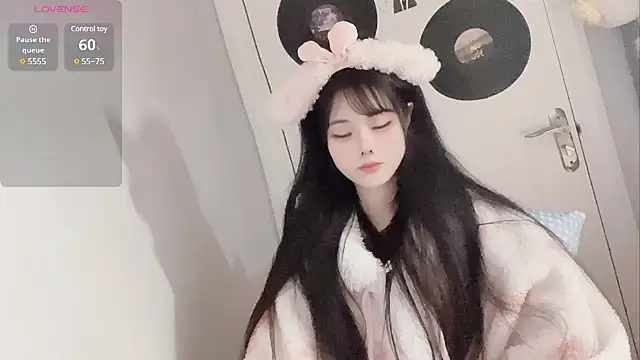 Qedgjwyz1 online show from February 24, 3:33 am