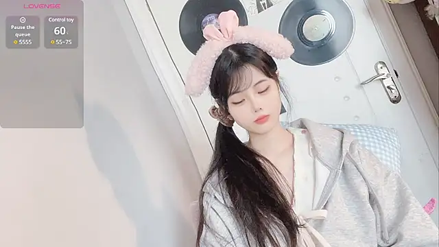 Qedgjwyz1 online show from March 3, 3:52 am