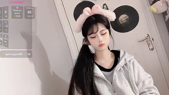 Qedgjwyz1 online show from March 6, 12:10 am