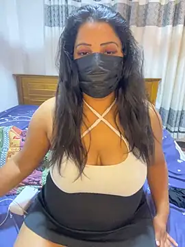 NOORA-GIRL online show from February 5, 10:25 pm