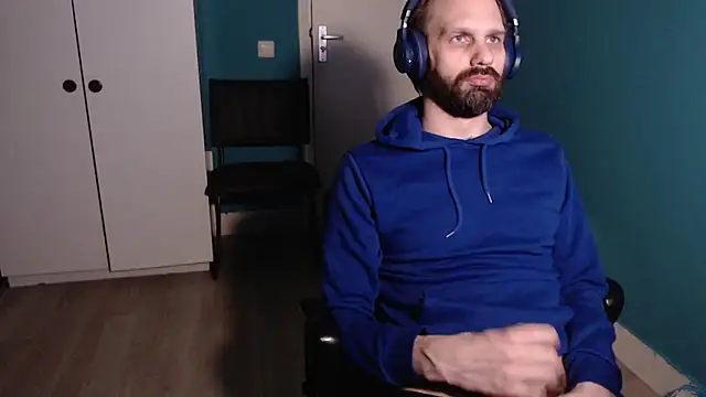 Snapshot of DreamyVibes chatting on March 6, 11:42 pm DreamyVibes online show from March 6, 11:42 pm