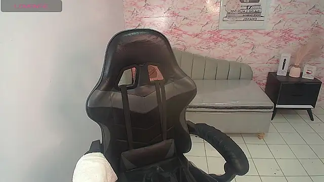 samm t  online show from December 1, 7:47 pm