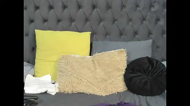 DIRTYTALKINQUEEN online show from September 19, 8:09 pm