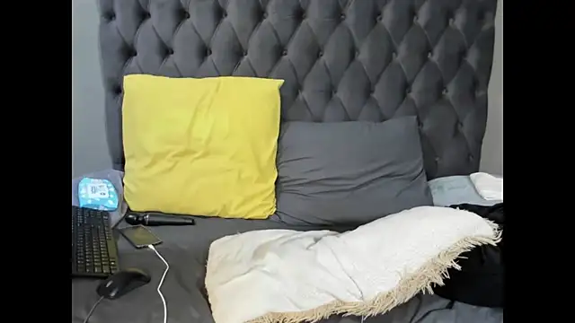 DIRTYTALKINQUEEN online show from October 3, 8:06 pm