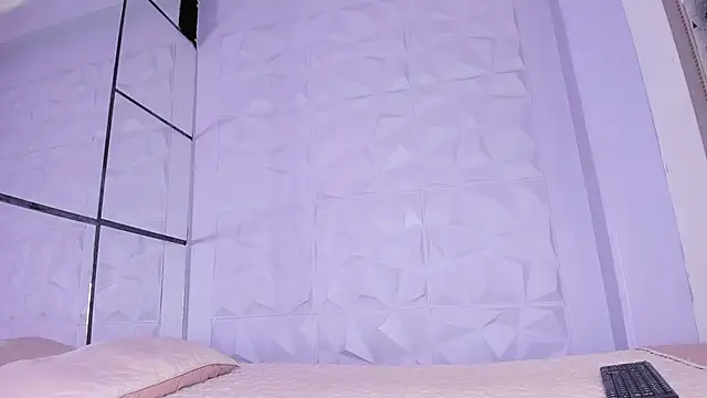  LittleLia online show from November 19, 1:55 pm