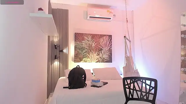 emma alice  online show from December 3, 10:13 am