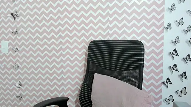 Amie Adams82  online show from February 7, 10:41 pm