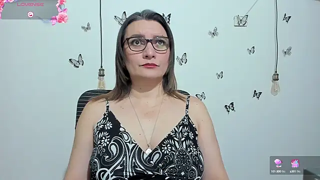 Amie Adams82  online show from September 26, 6:56 pm