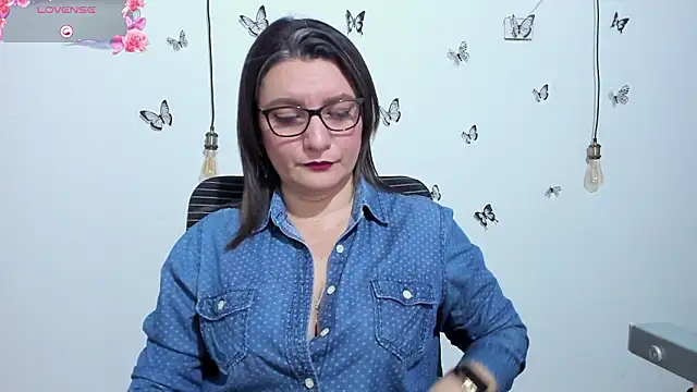 Amie Adams82  online show from January 14, 1:28 pm