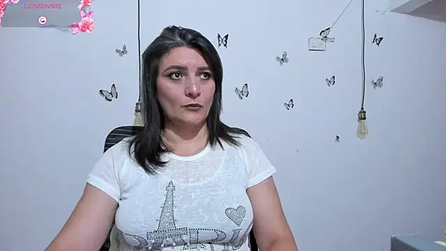 Snapshot of Amie_Adams82_ chatting on June 23, 1:31 pm Amie Adams82 online show from June 23, 1:31 pm