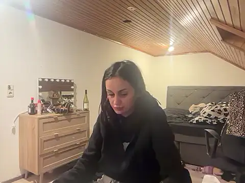 JeSuisUnTapin online show from December 2, 7:42 pm