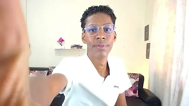 Snapshot of maiki18_ chatting on January 20, 1:32 pm maiki18  online show from January 20, 1:32 pm