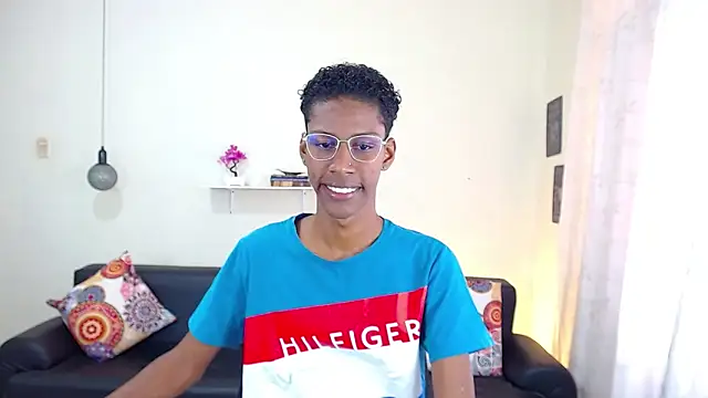 Snapshot of maiki18_ chatting on January 23, 1:24 pm maiki18  online show from January 23, 1:24 pm